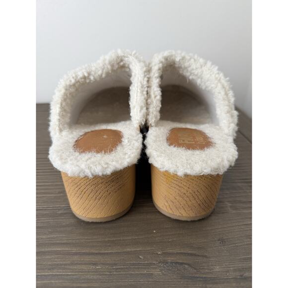 FARYL by FarylRobin Tan Faux Sheepskin Studded Mule Clogs Women’s Size 8 - Picture 5 of 7